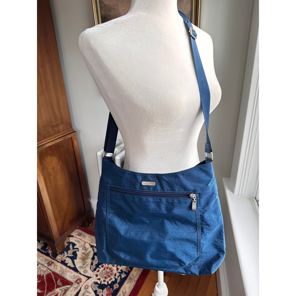 Baggallini Everywhere Crossbody Bag Blue Nylon Travel Shoulder Bag Pocketed